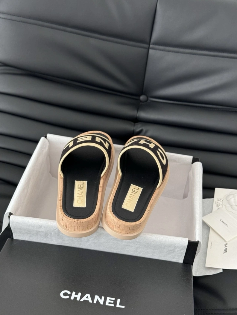 Durable Chxnxl Slippers 117023