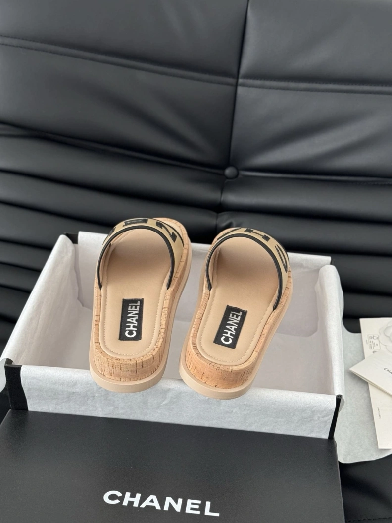 Efficient Chxnxl Slippers 117010