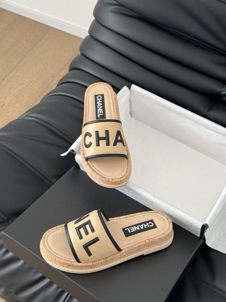 Efficient Chxnxl Slippers 117010