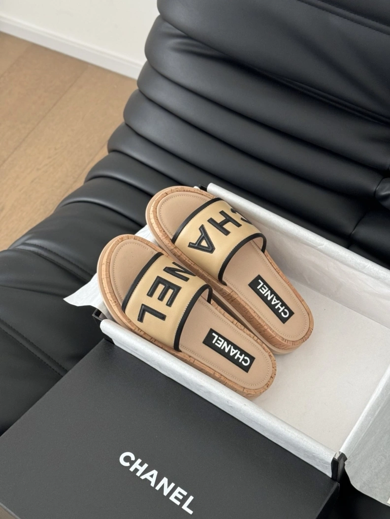 Efficient Chxnxl Slippers 117010