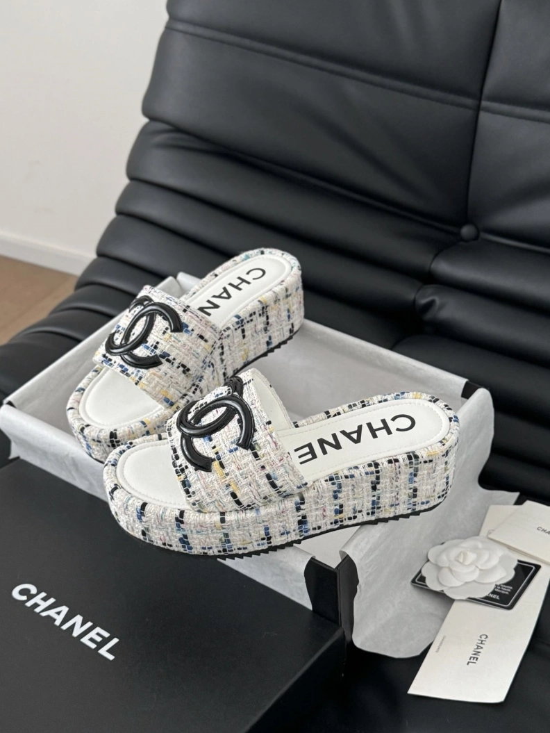 Compact Chxnxl Slippers 117020