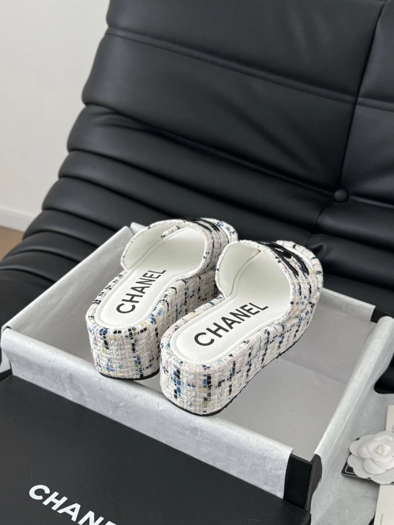 Compact Chxnxl Slippers 117020