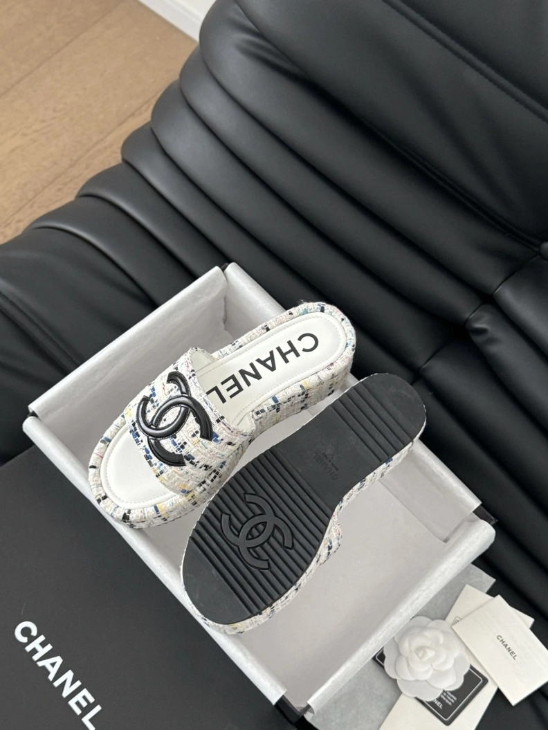 Compact Chxnxl Slippers 117020