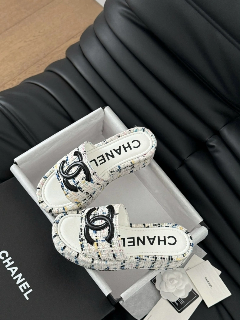 Compact Chxnxl Slippers 117020
