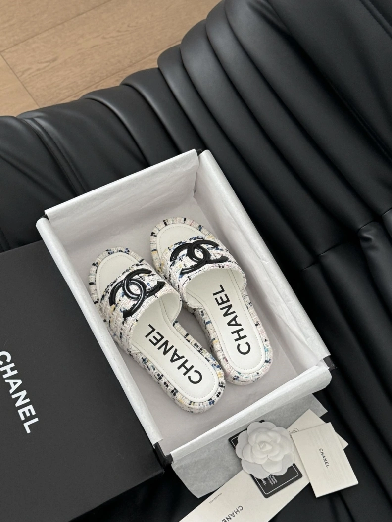 Compact Chxnxl Slippers 117020