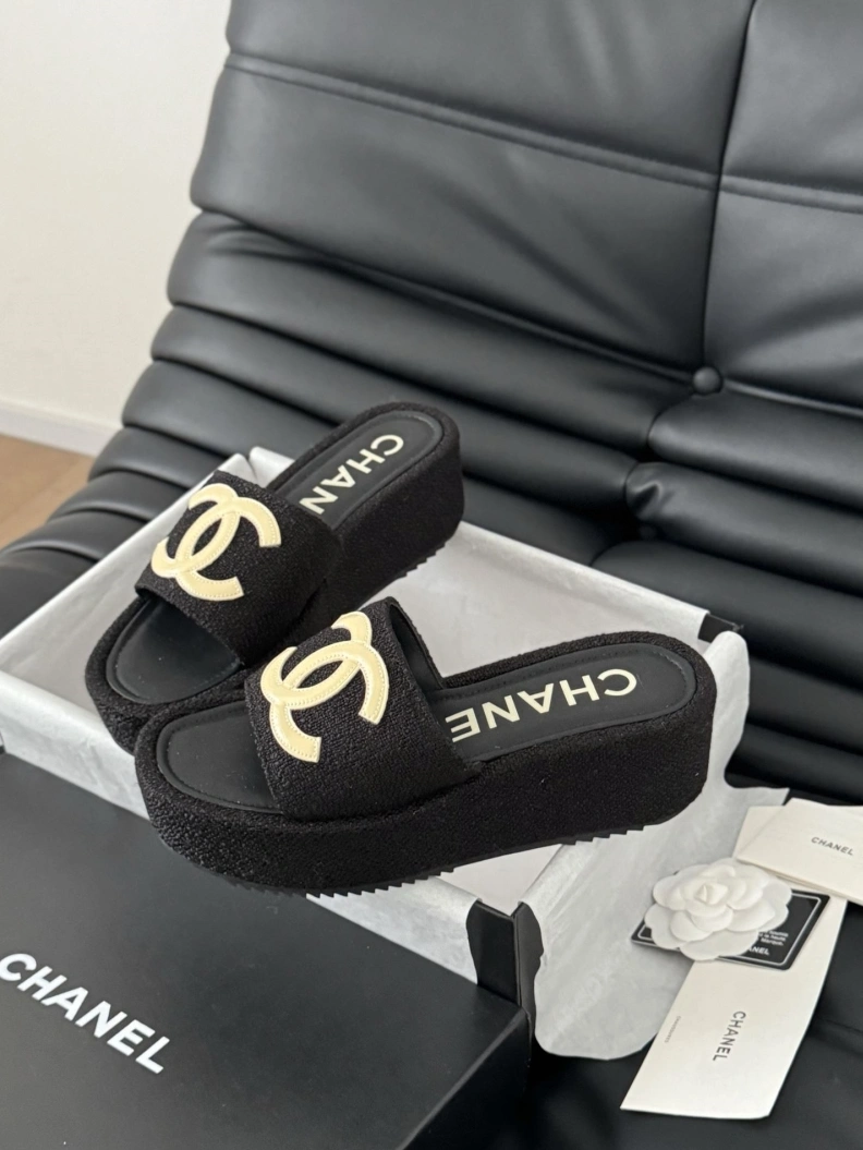 Reliable Chxnxl Slippers 116995