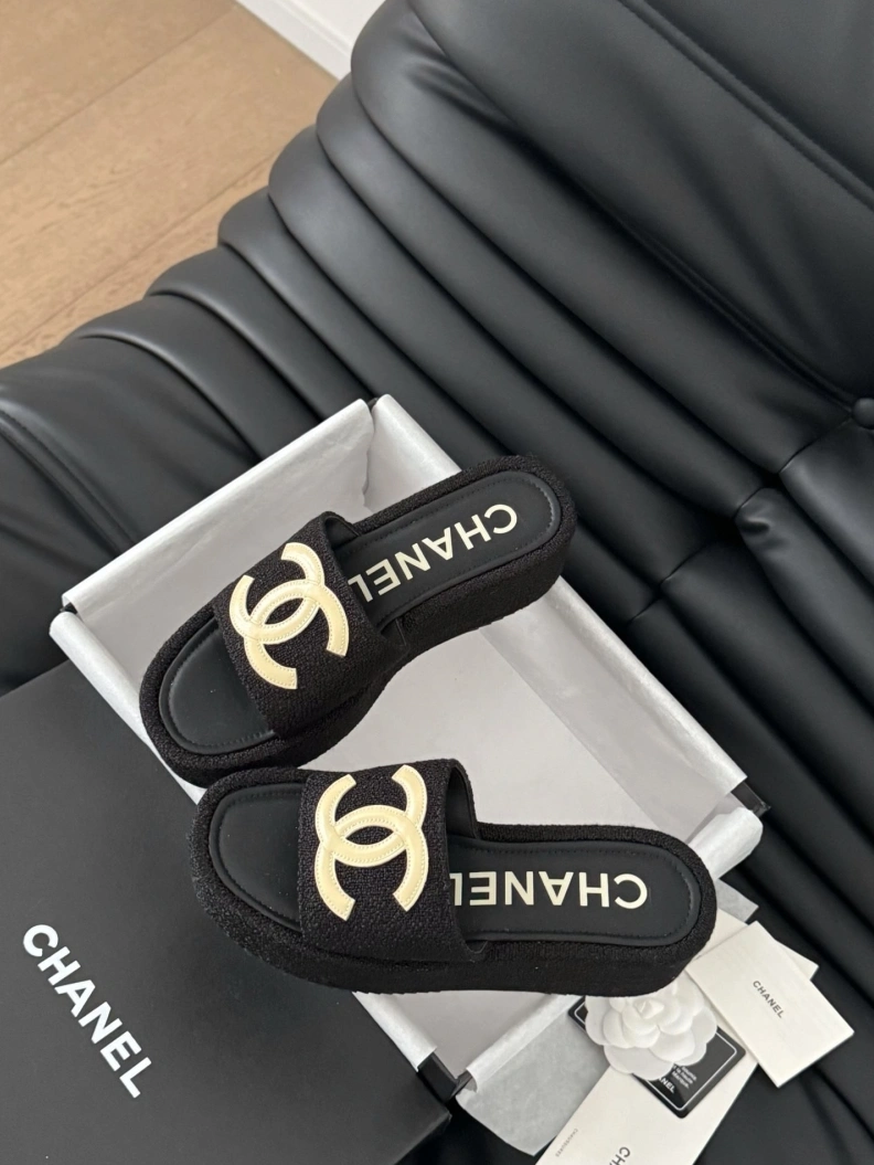 Reliable Chxnxl Slippers 116995