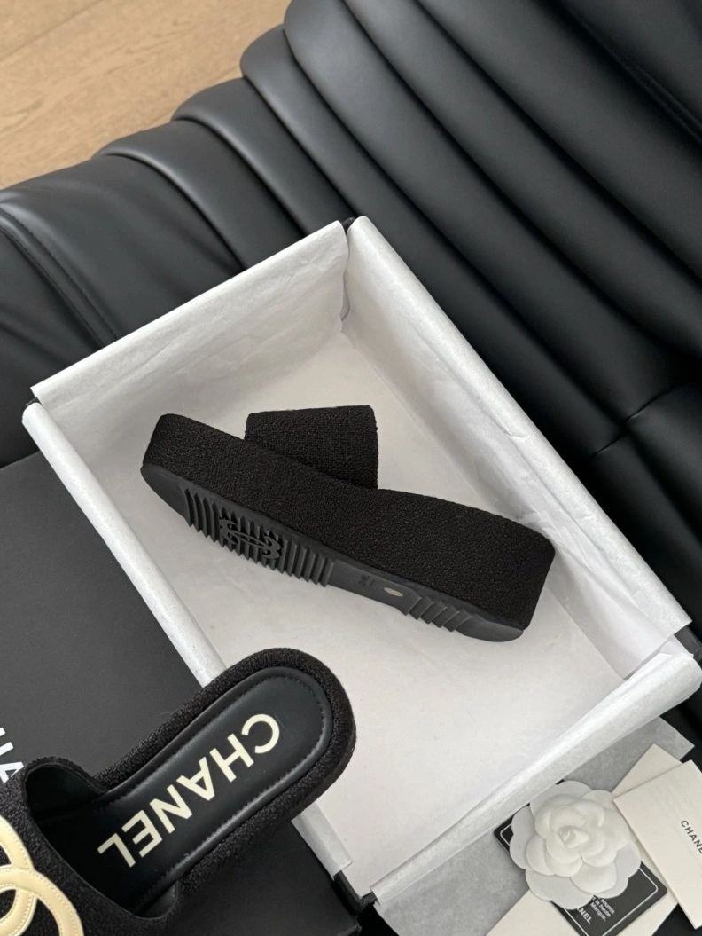 Reliable Chxnxl Slippers 116995