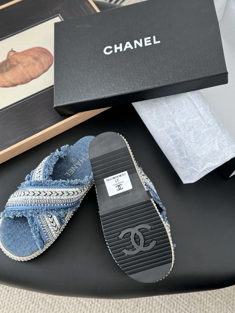 Efficient Chxnxl Slippers 116998