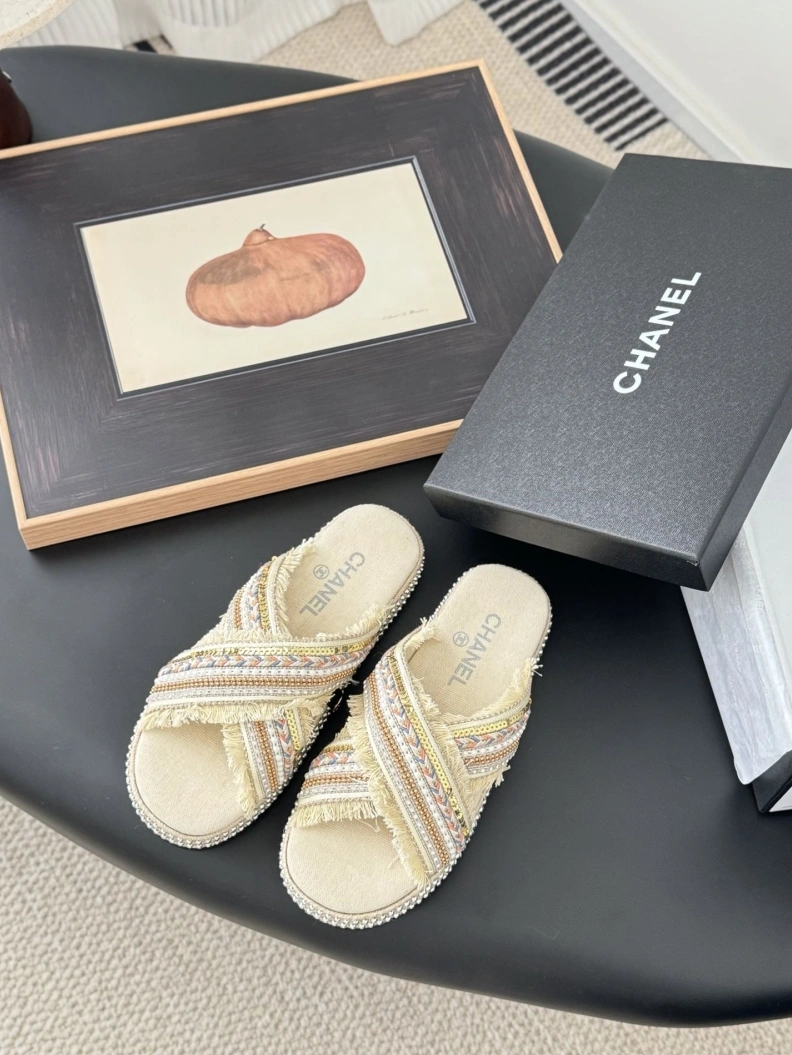 Trendsetting Chxnxl Slippers 116999