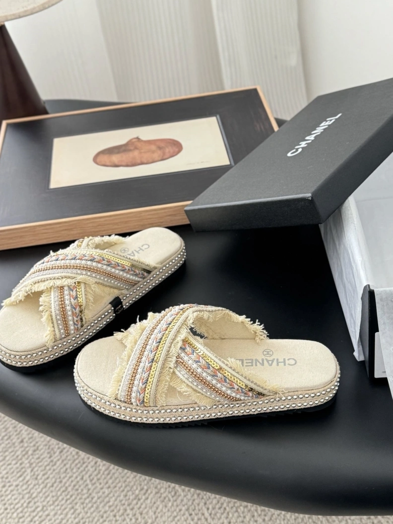 Trendsetting Chxnxl Slippers 116999