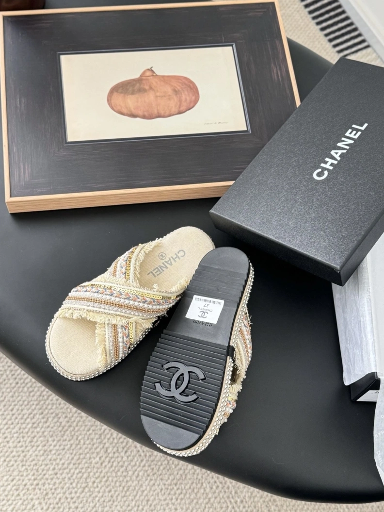 Trendsetting Chxnxl Slippers 116999