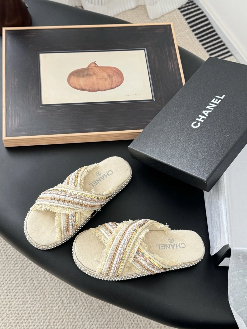 Trendsetting Chxnxl Slippers 116999