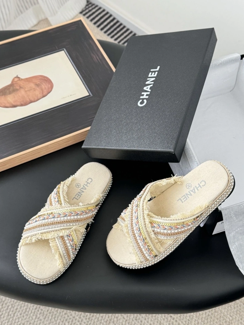 Trendsetting Chxnxl Slippers 116999