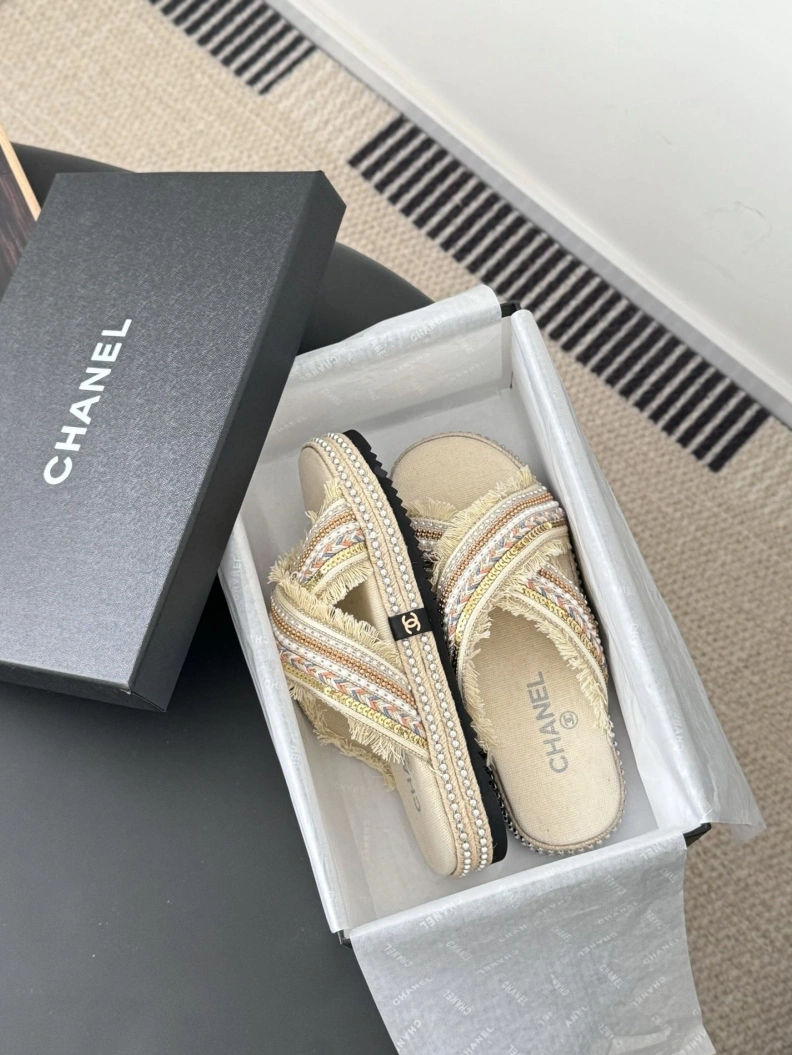 Trendsetting Chxnxl Slippers 116999