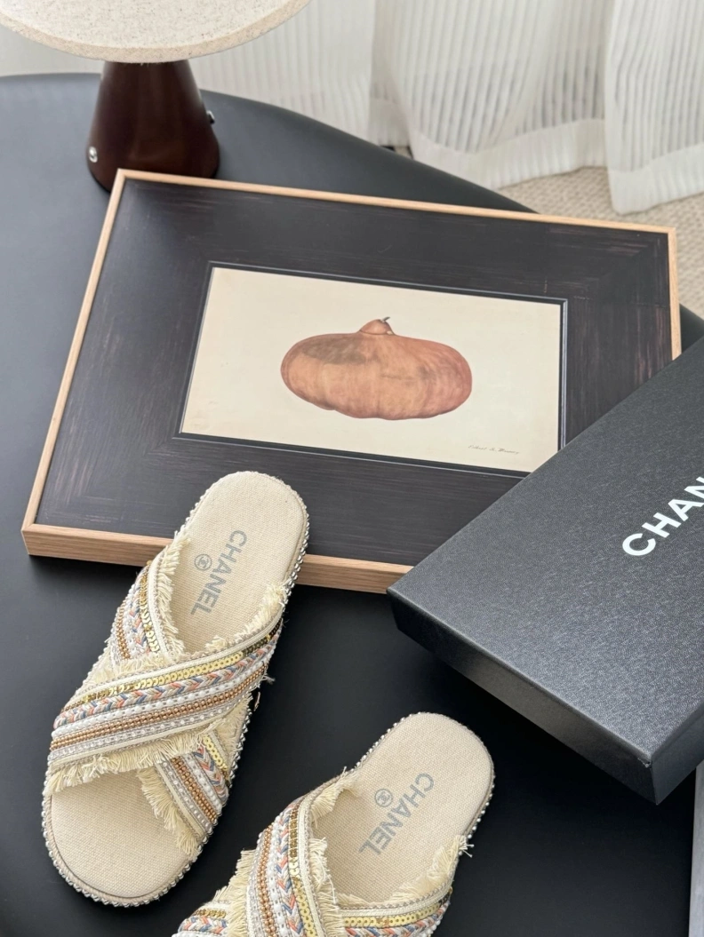 Trendsetting Chxnxl Slippers 116999