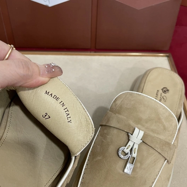 Othxr Slippers ModernLook 208217