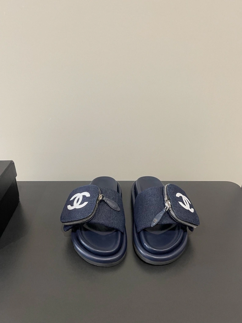 Sophisticated Chxnxl Slippers 117018