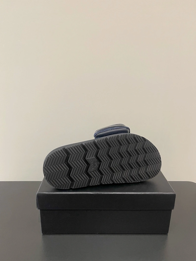 Sophisticated Chxnxl Slippers 117018