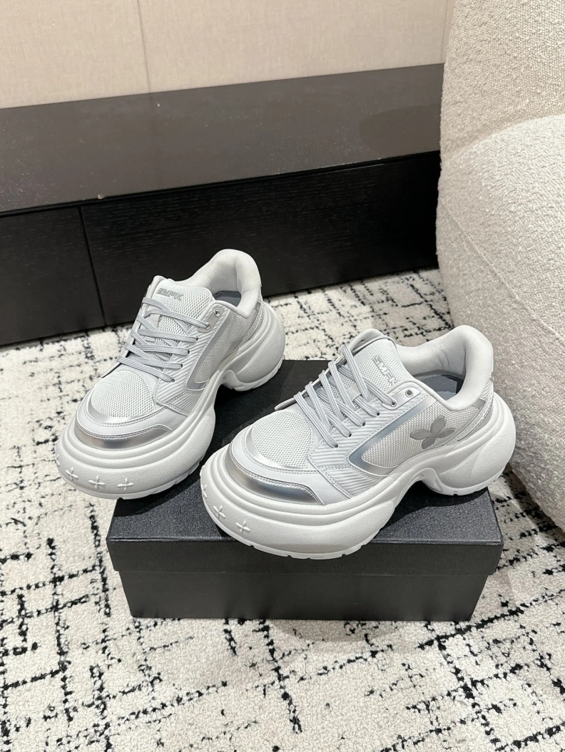 Versatile Othxr Sneakers 208014