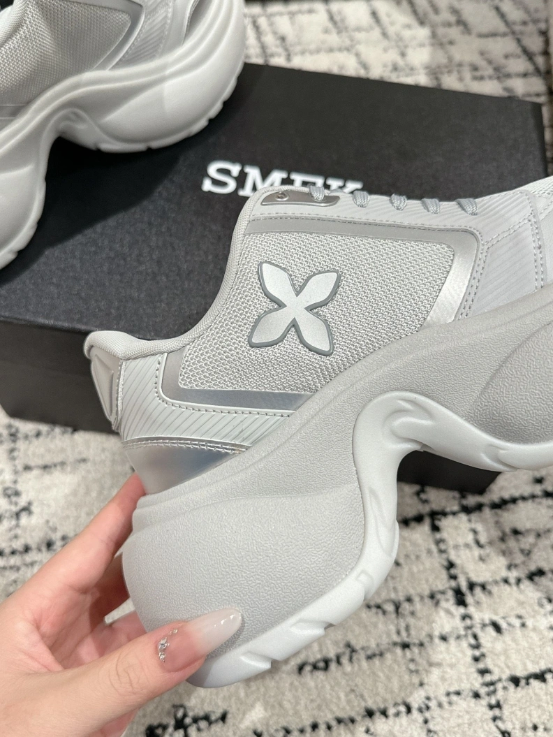 Versatile Othxr Sneakers 208014