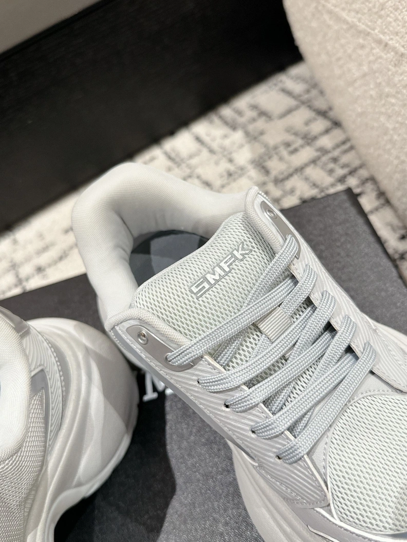 Versatile Othxr Sneakers 208014