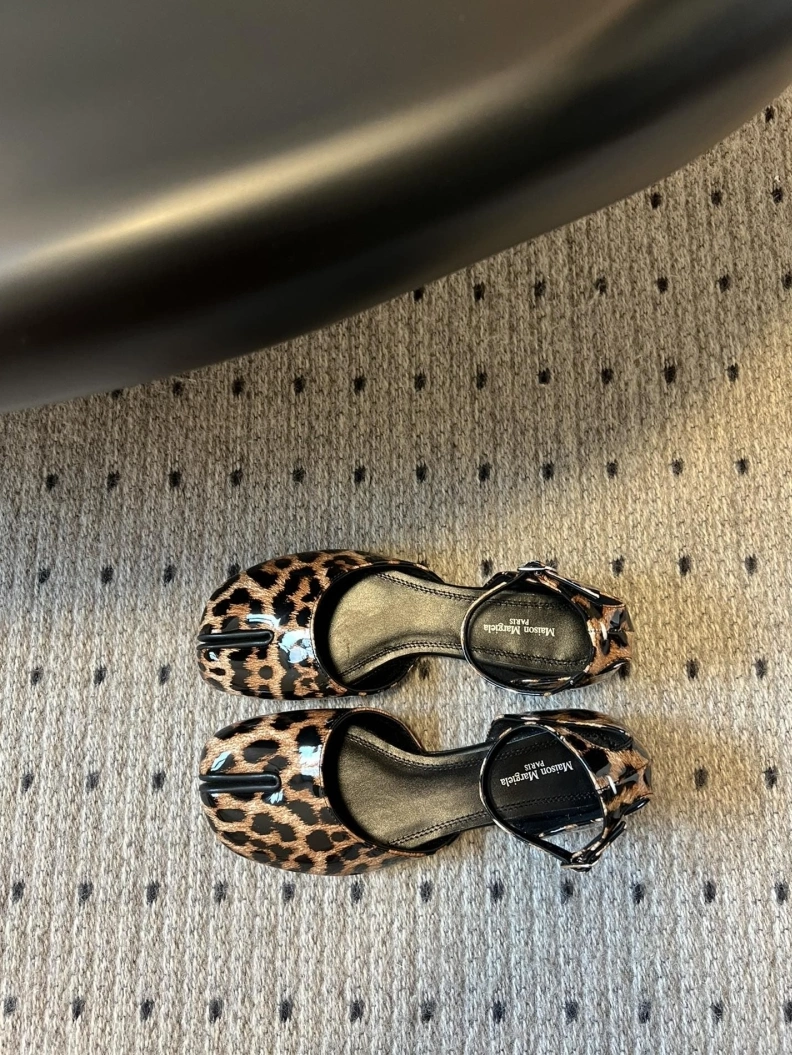 Stylish Othxr flat shoes 208756
