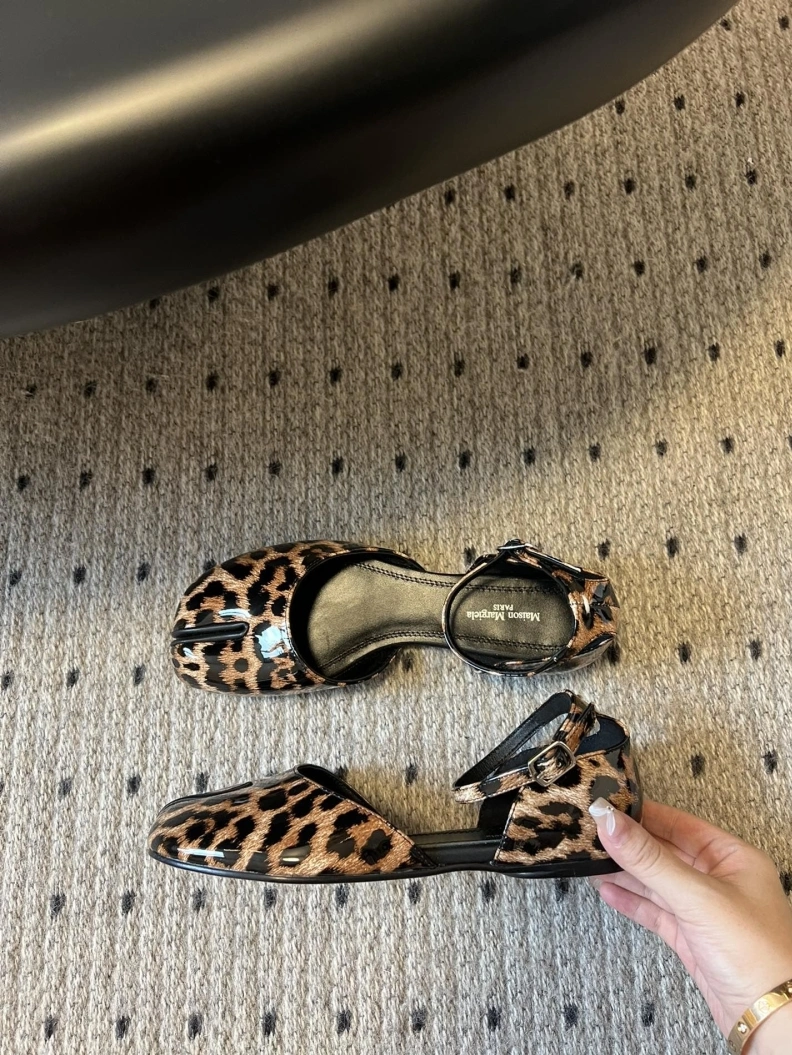 Stylish Othxr flat shoes 208756