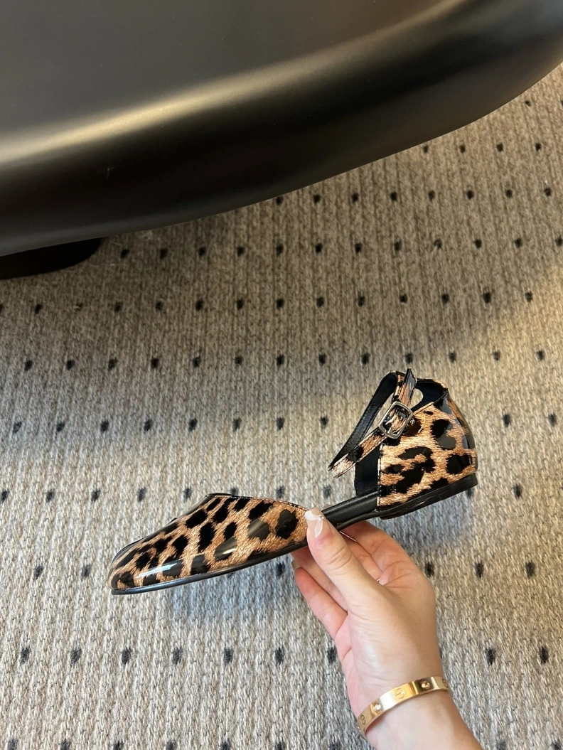 Stylish Othxr flat shoes 208756
