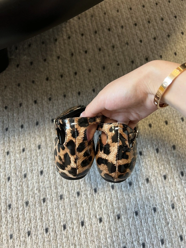 Stylish Othxr flat shoes 208756