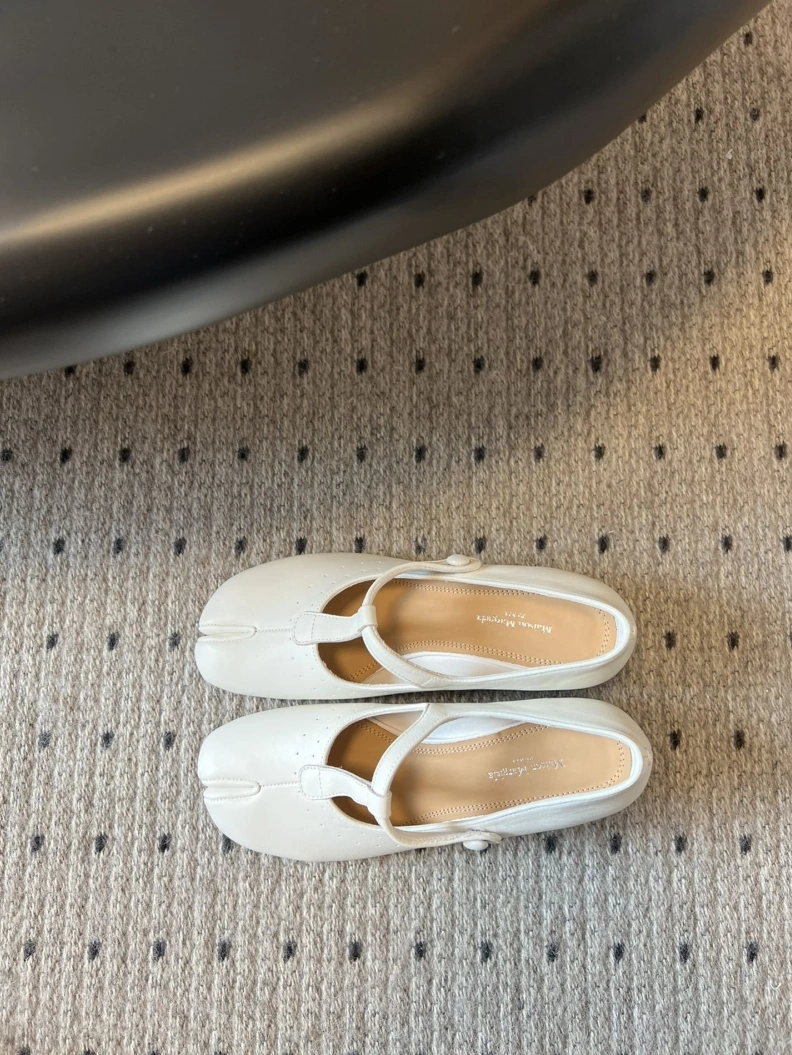 Othxr flat shoes Resilient 208754