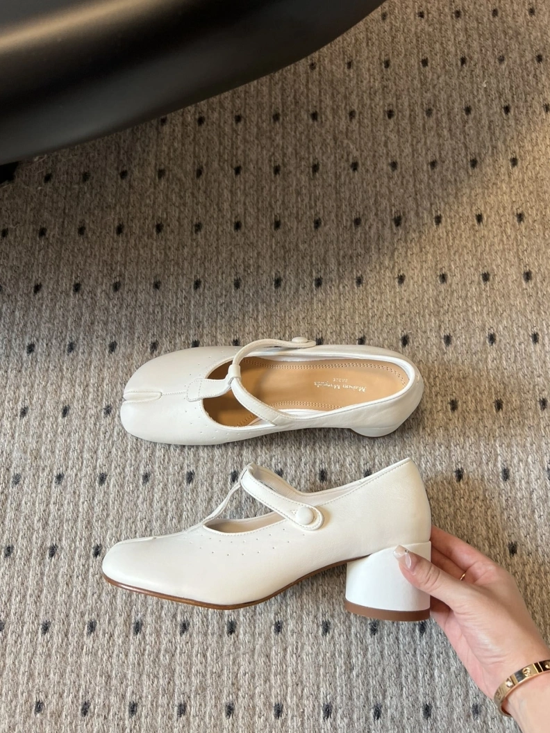 Othxr flat shoes Resilient 208754