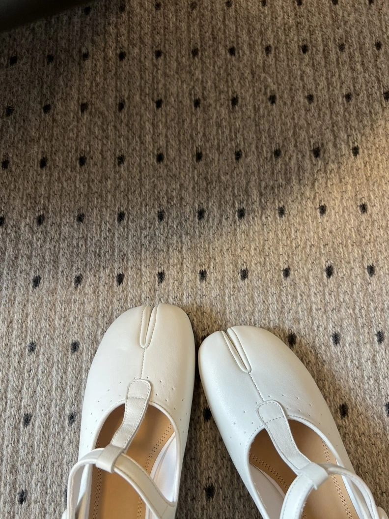 Othxr flat shoes Resilient 208754