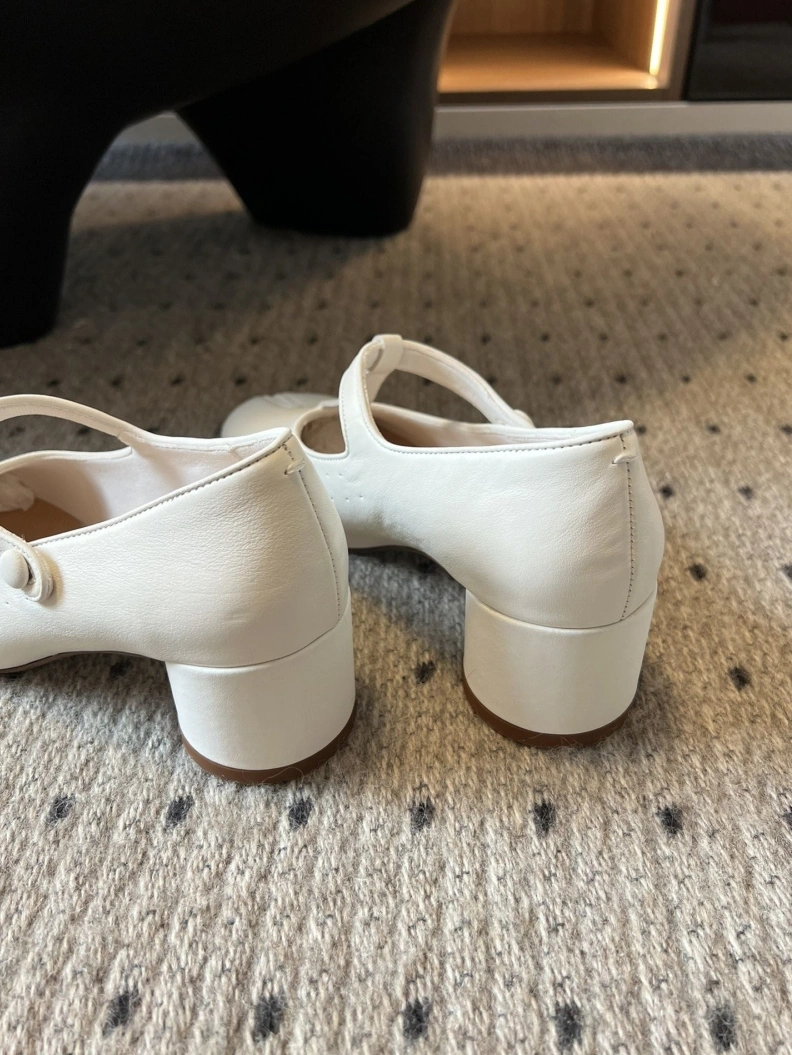 Othxr flat shoes Resilient 208754