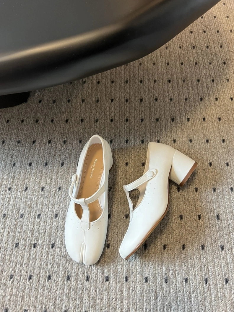 Othxr flat shoes Resilient 208754