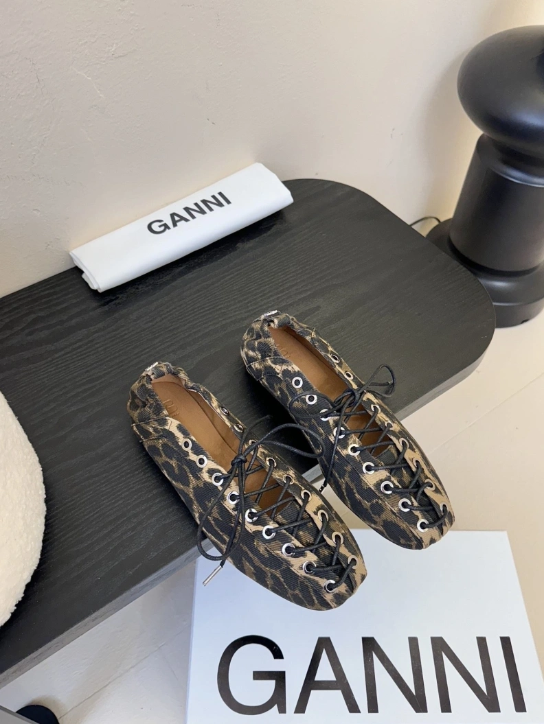 Stylish Othxr flat shoes 208734