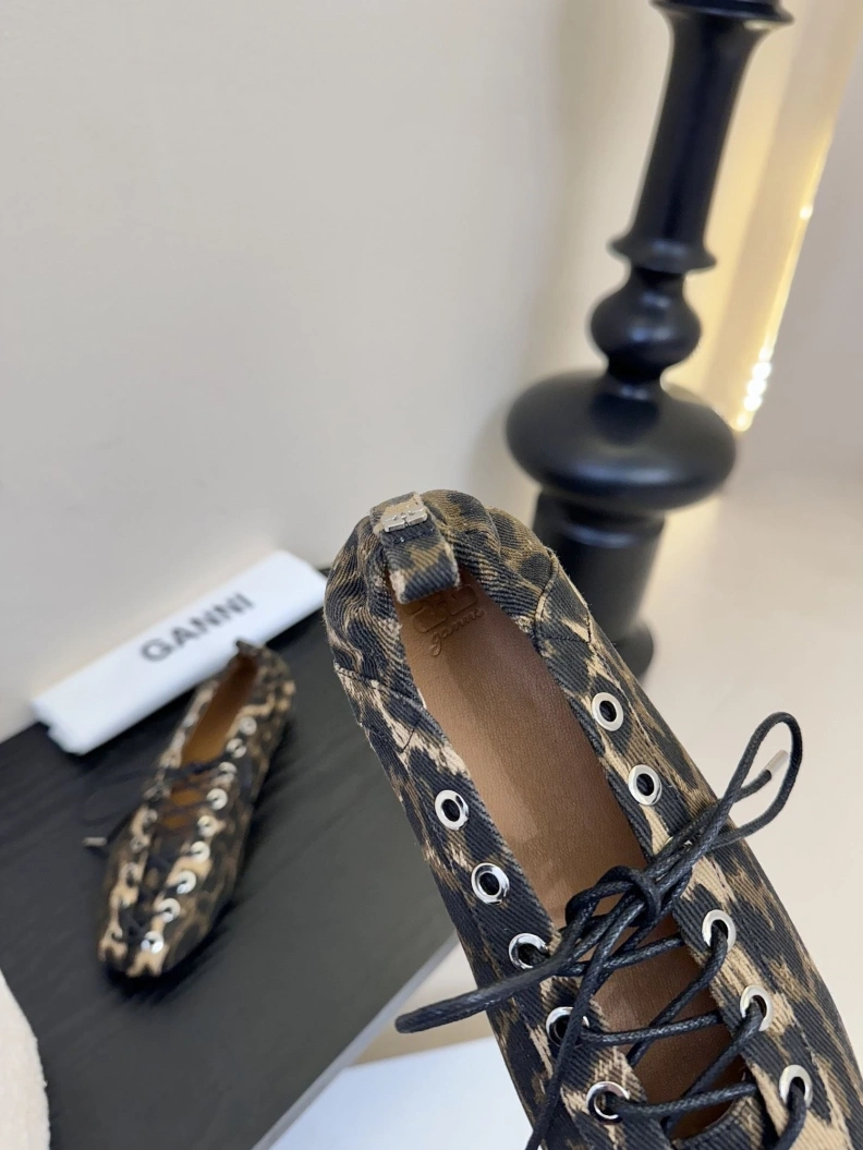 Stylish Othxr flat shoes 208734