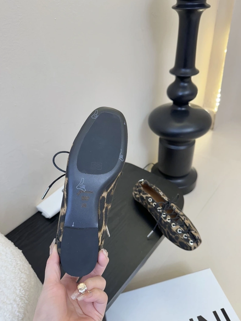 Stylish Othxr flat shoes 208734