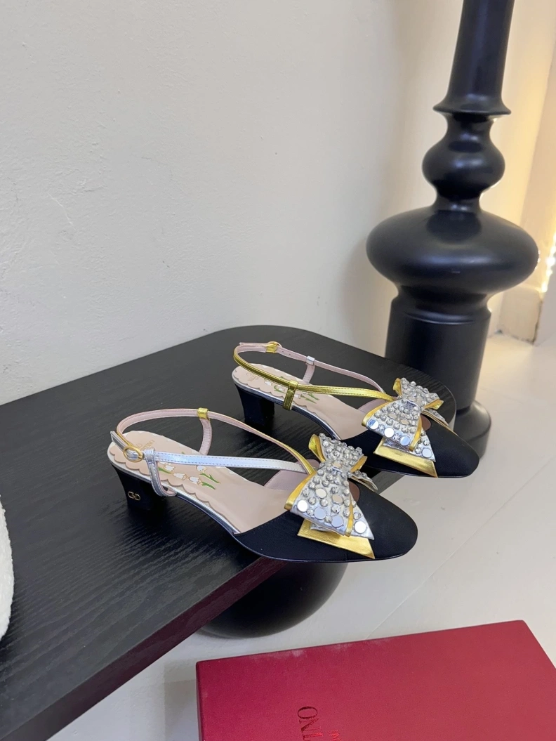 Elegant Vxlxntino Sandals 228710