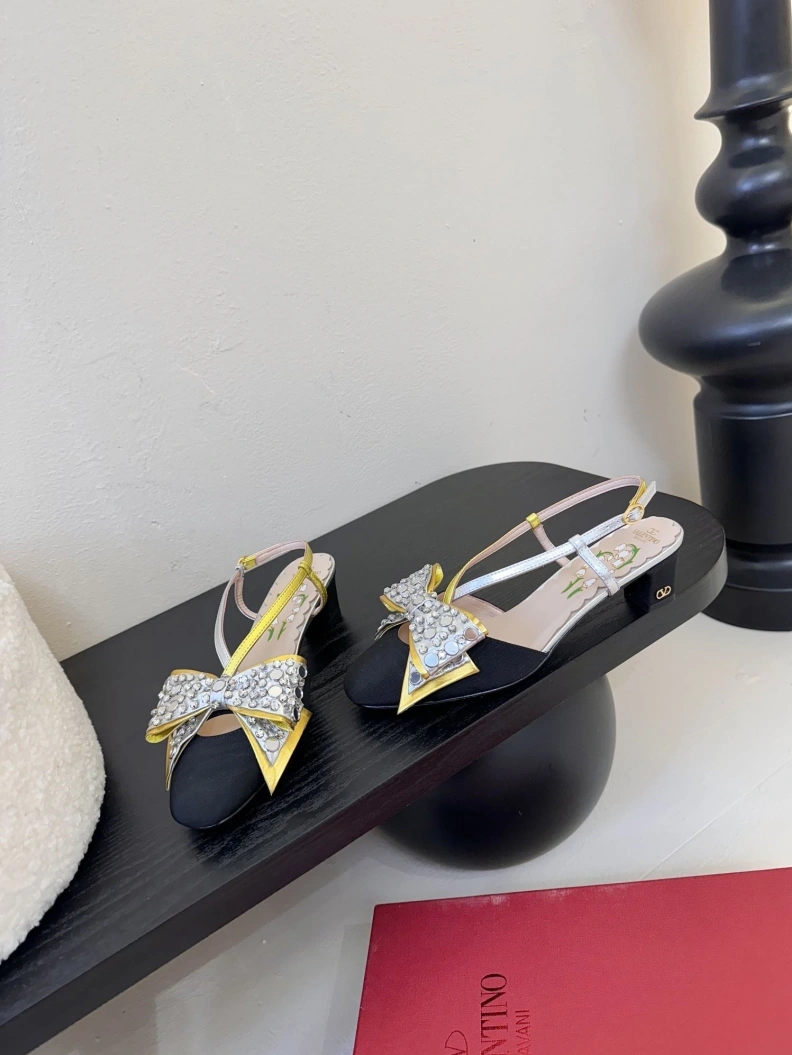 Elegant Vxlxntino Sandals 228710