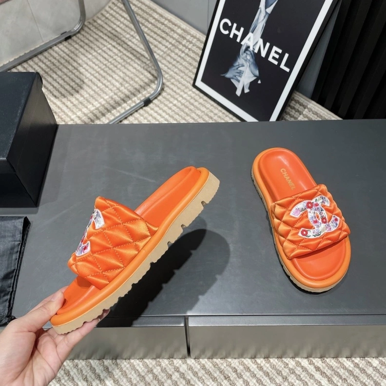 Lightweight Chxnxl Slippers 117011