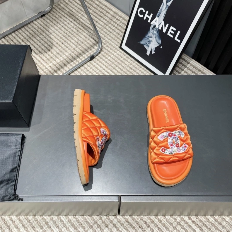 Lightweight Chxnxl Slippers 117011