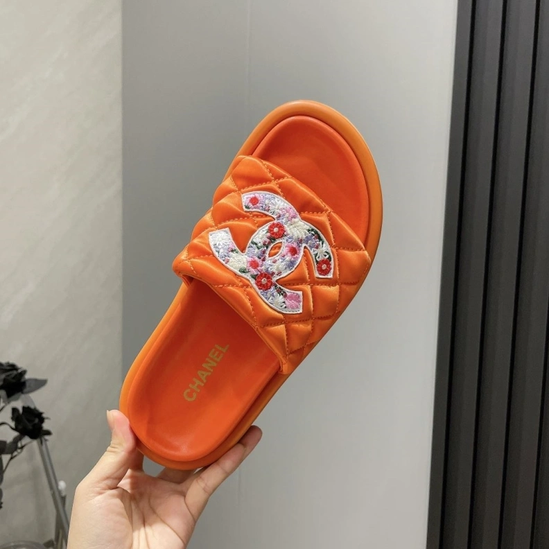 Lightweight Chxnxl Slippers 117011