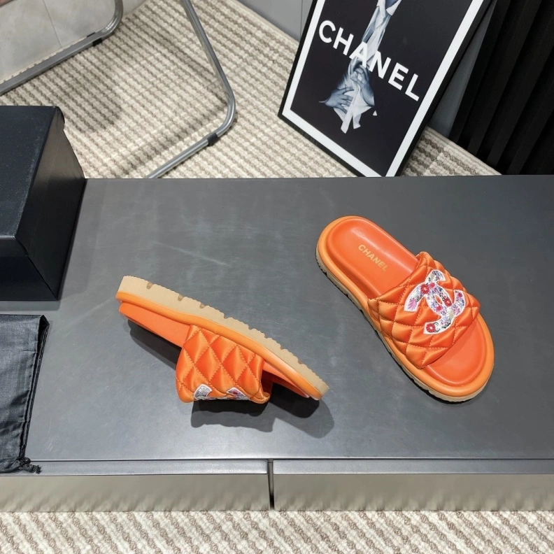 Lightweight Chxnxl Slippers 117011
