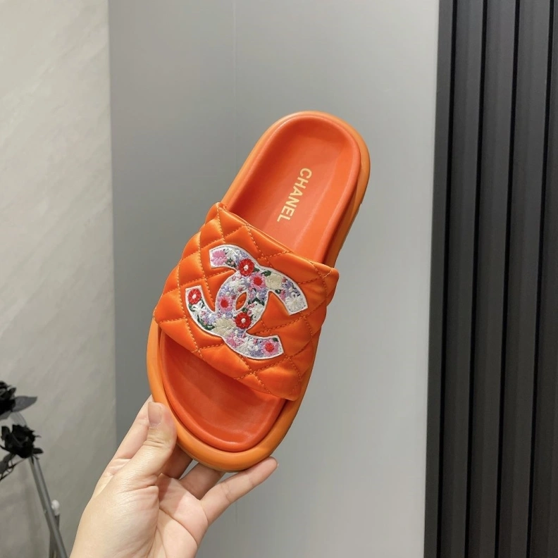 Lightweight Chxnxl Slippers 117011