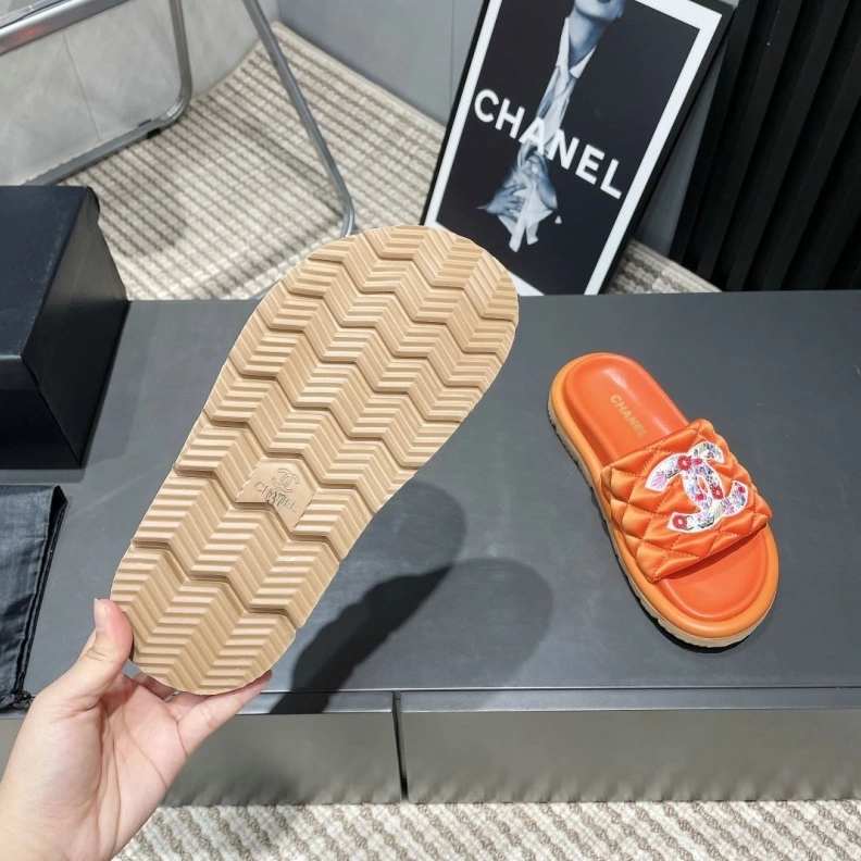 Lightweight Chxnxl Slippers 117011