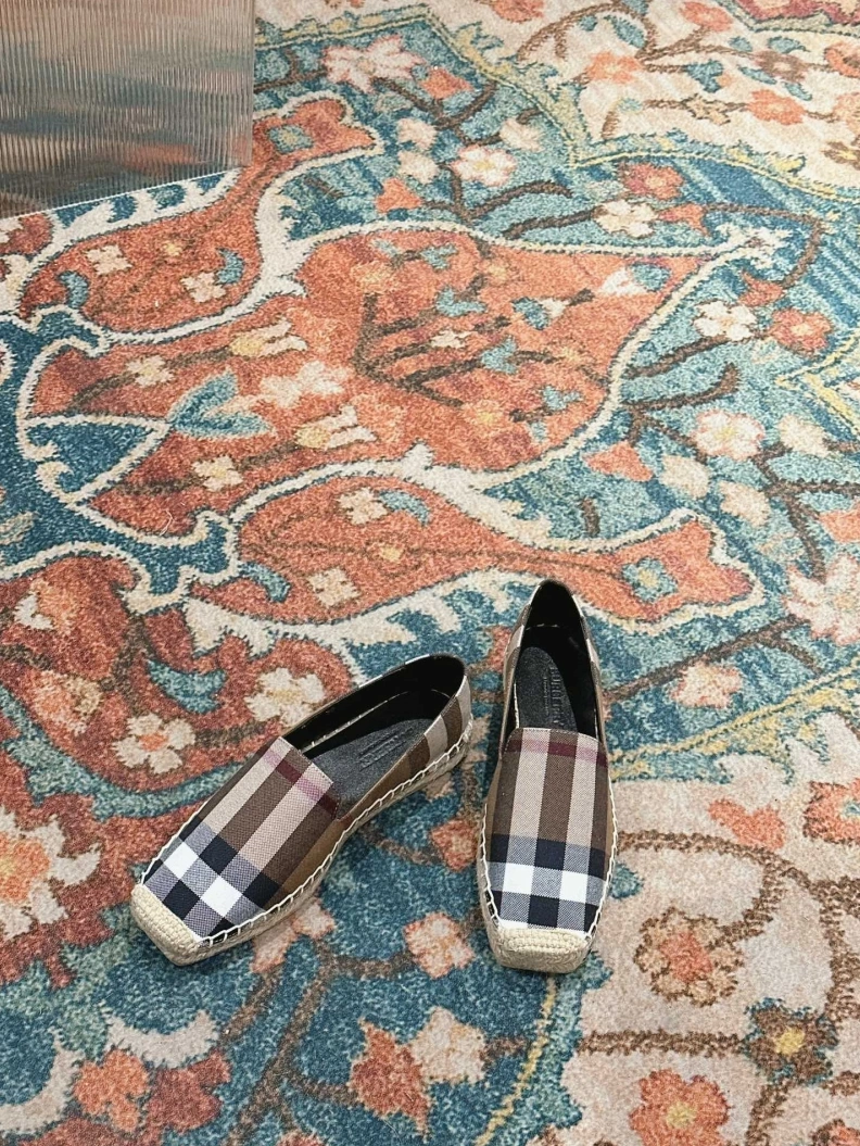 Vibrant Bxrbxrry Leather Shoes 114378