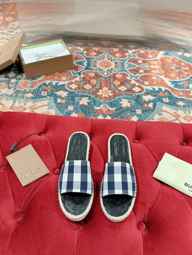 Trendsetting Bxrbxrry Slippers 114380