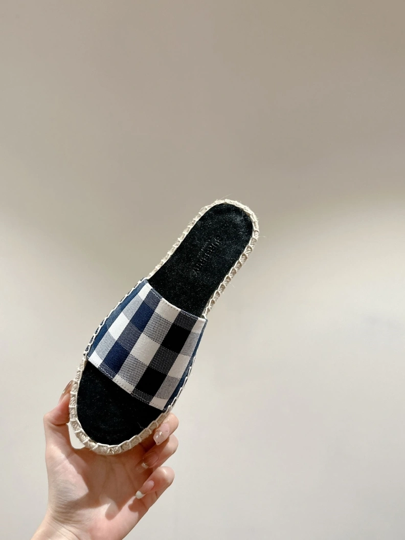 Trendsetting Bxrbxrry Slippers 114380