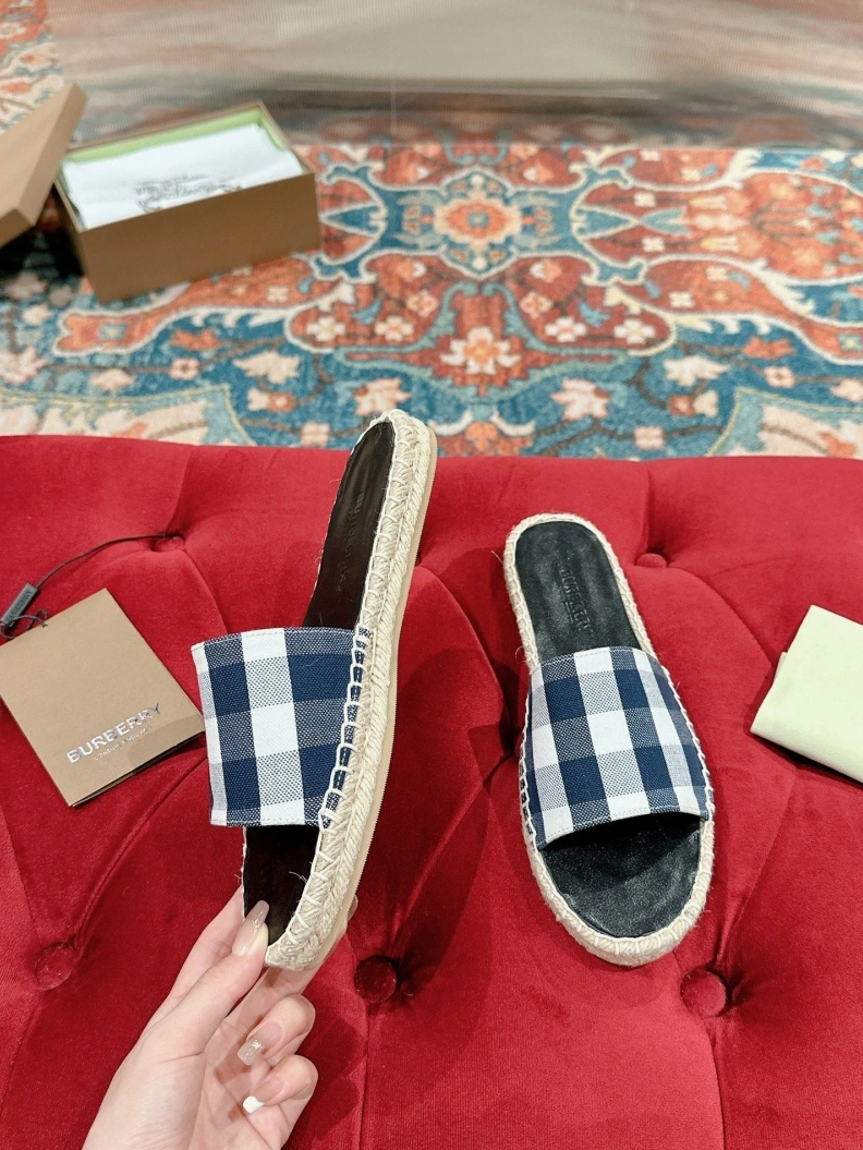 Trendsetting Bxrbxrry Slippers 114380
